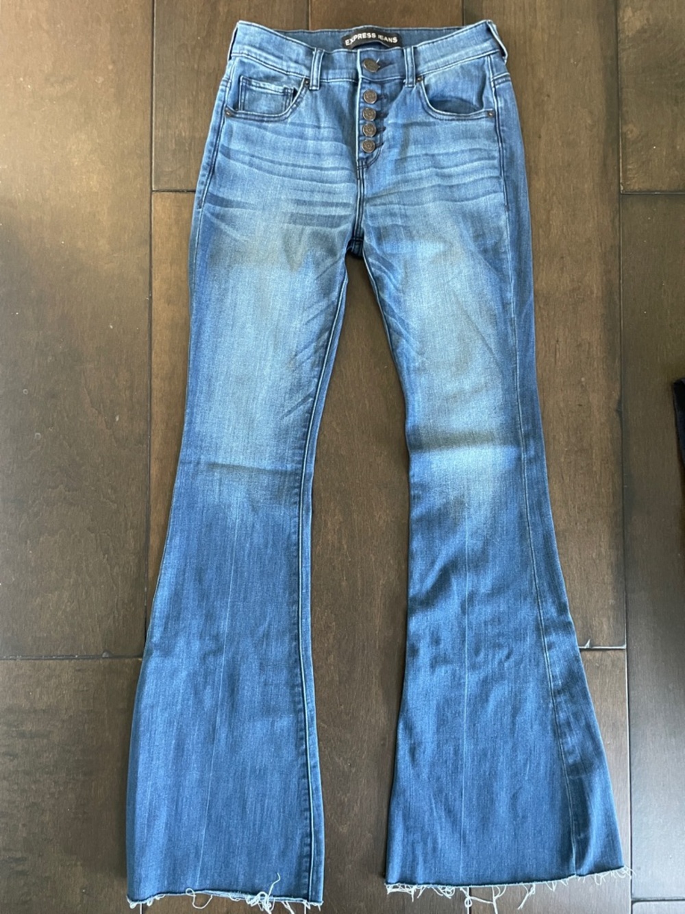 NWOT- Express Button-Fly High-Rise Flare Jeans - Medium Blue Wash SZ 2R frayed